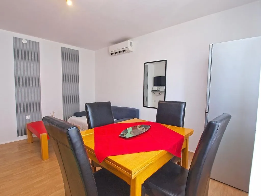 Apartments Elda 1470 Fazana