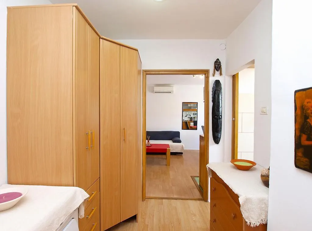 Apartments Elda 1470 Fazana